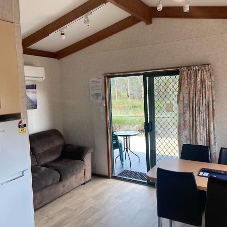 Victoria Lake Holiday Park เชปเปอร์ตัน ภายนอก รูปภาพ