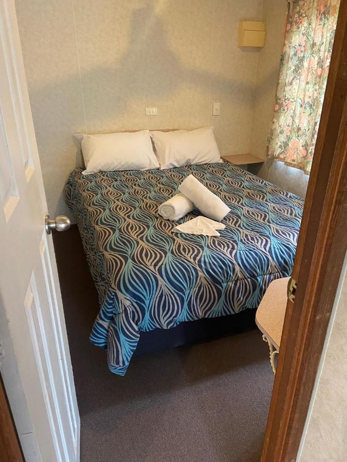 Victoria Lake Holiday Park เชปเปอร์ตัน ภายนอก รูปภาพ