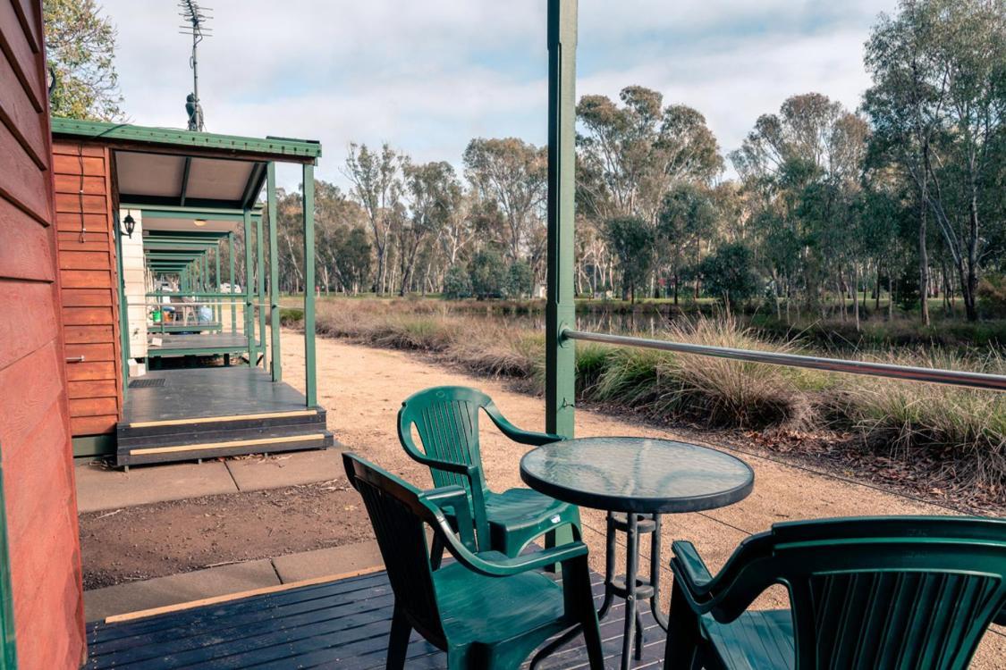 Victoria Lake Holiday Park เชปเปอร์ตัน ภายนอก รูปภาพ