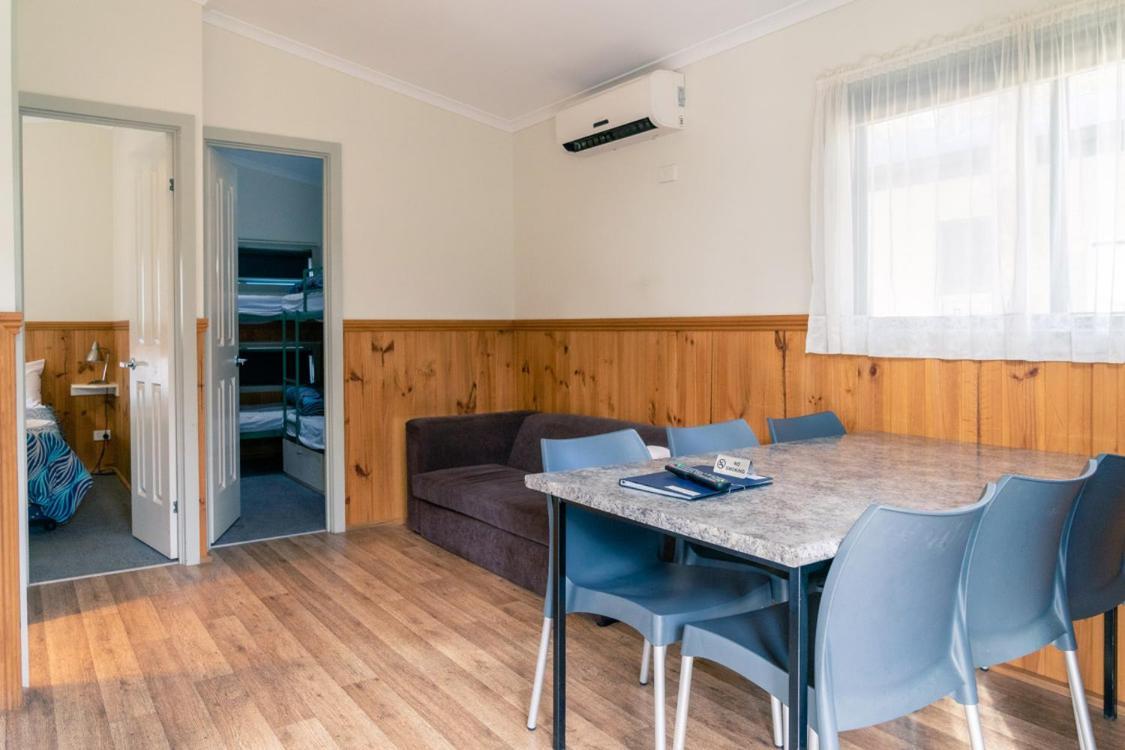 Victoria Lake Holiday Park เชปเปอร์ตัน ภายนอก รูปภาพ
