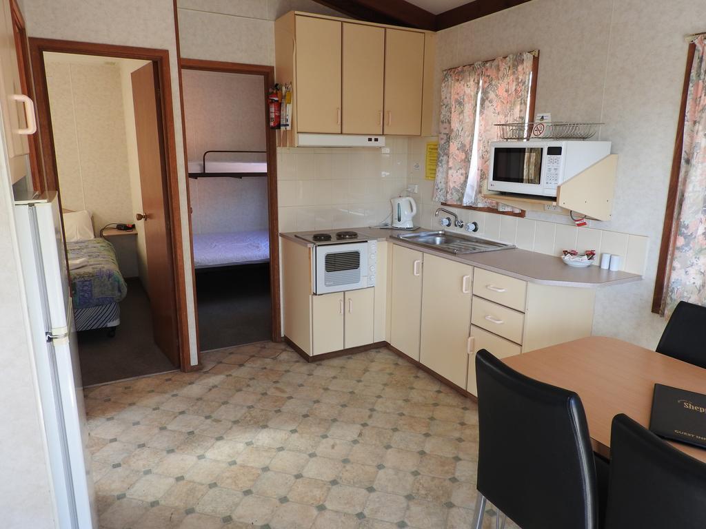 Victoria Lake Holiday Park เชปเปอร์ตัน ภายนอก รูปภาพ