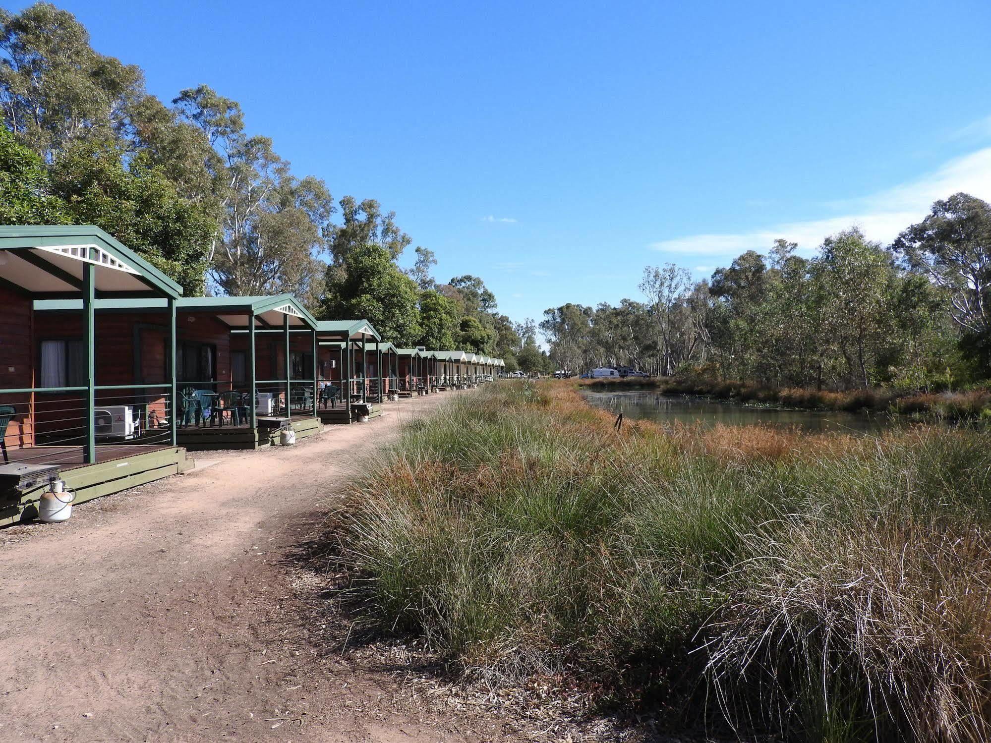 Victoria Lake Holiday Park เชปเปอร์ตัน ภายนอก รูปภาพ